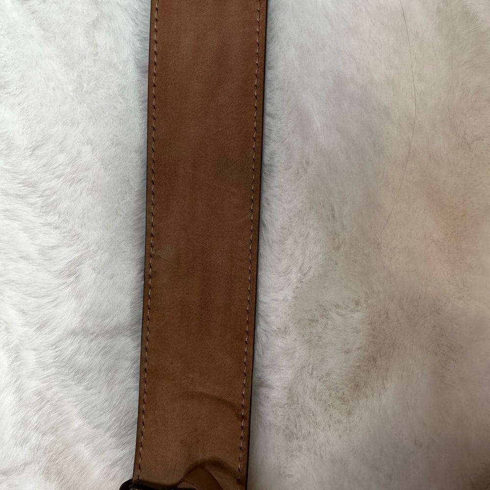 Gucci gold Leather Belt with Gold GG Buckle - Picture 10 of 16